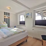 Clausen - Mit 4 Schlafzimmern, 2 Baedern, Aufenthaltsraum Mit Kamin Und Garten Apartment *