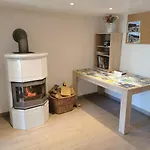 Clausen - Mit 4 Schlafzimmern, 2 Baedern, Aufenthaltsraum Mit Kamin Und Garten Apartment
