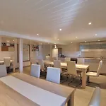 Clausen - Mit 4 Schlafzimmern, 2 Baedern, Aufenthaltsraum Mit Kamin Und Garten Apartment *