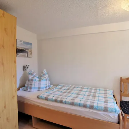 Clausen - Mit 4 Schlafzimmern, 2 Baedern, Aufenthaltsraum Mit Kamin Und Garten Appartamento