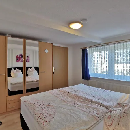 Clausen - Mit 4 Schlafzimmern, 2 Baedern, Aufenthaltsraum Mit Kamin Und Garten