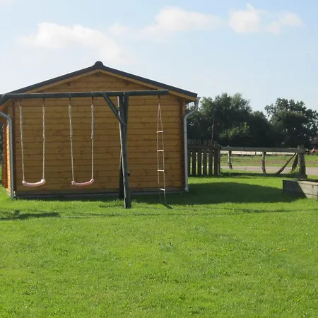 Clausen - Mit 4 Schlafzimmern, 2 Baedern, Aufenthaltsraum Mit Kamin Und Garten